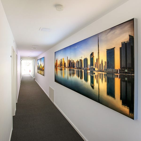 Flur Mit Bildern 4C RGB 600x600